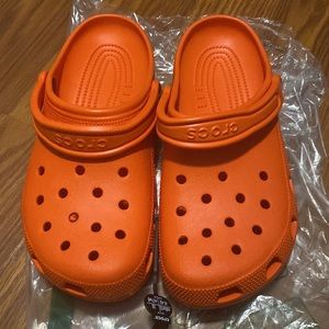 NWT Orange Crocs Men 8/Women 10